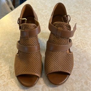 US size 7 naturalizer N5 comfort heels